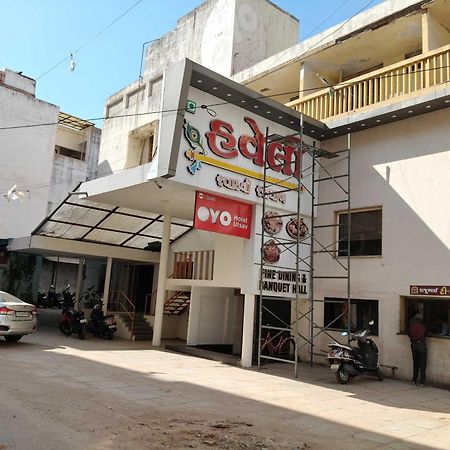 Hotel O Utsav Vadodara Esterno foto