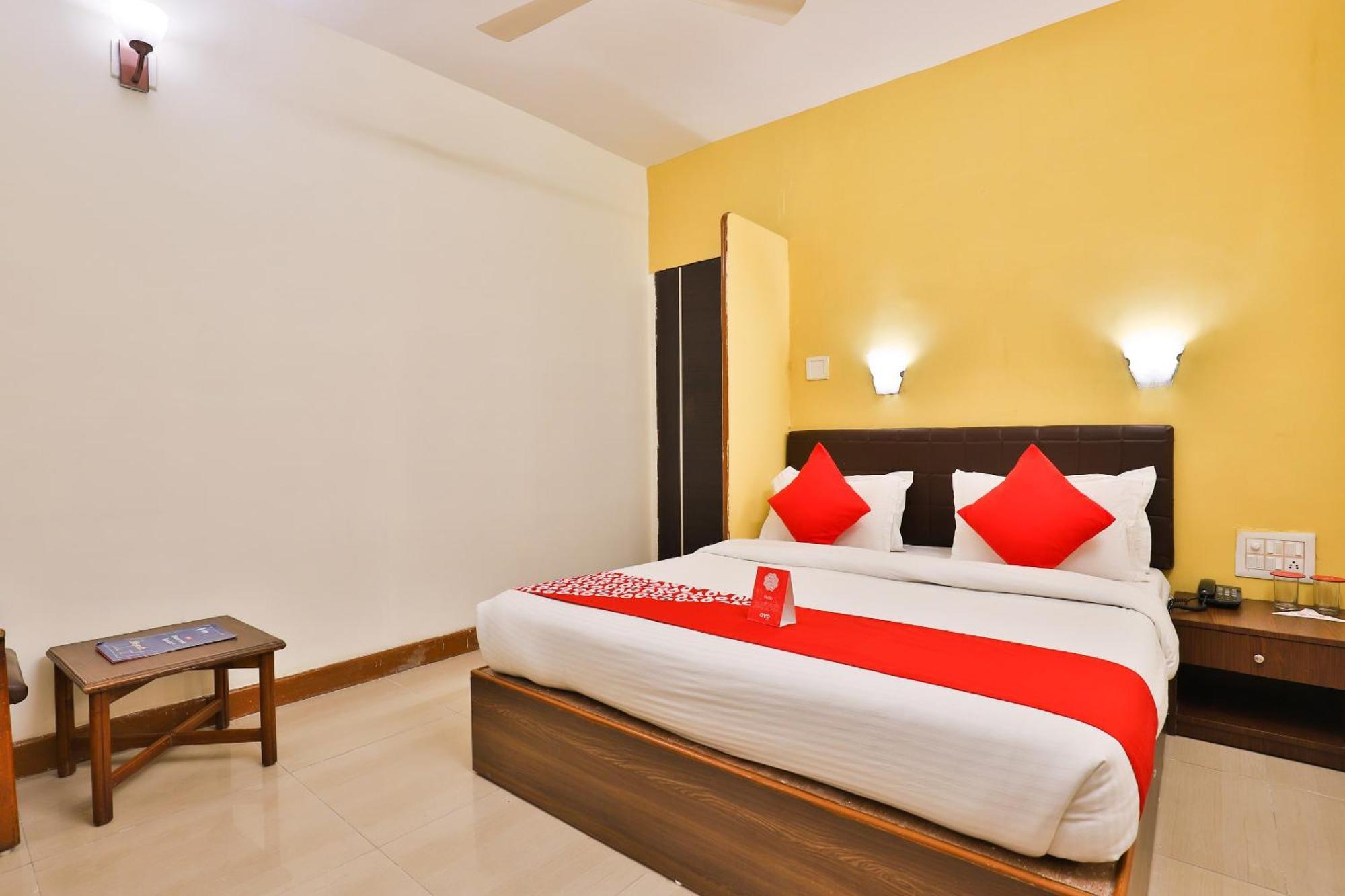 Hotel O Utsav Vadodara Esterno foto