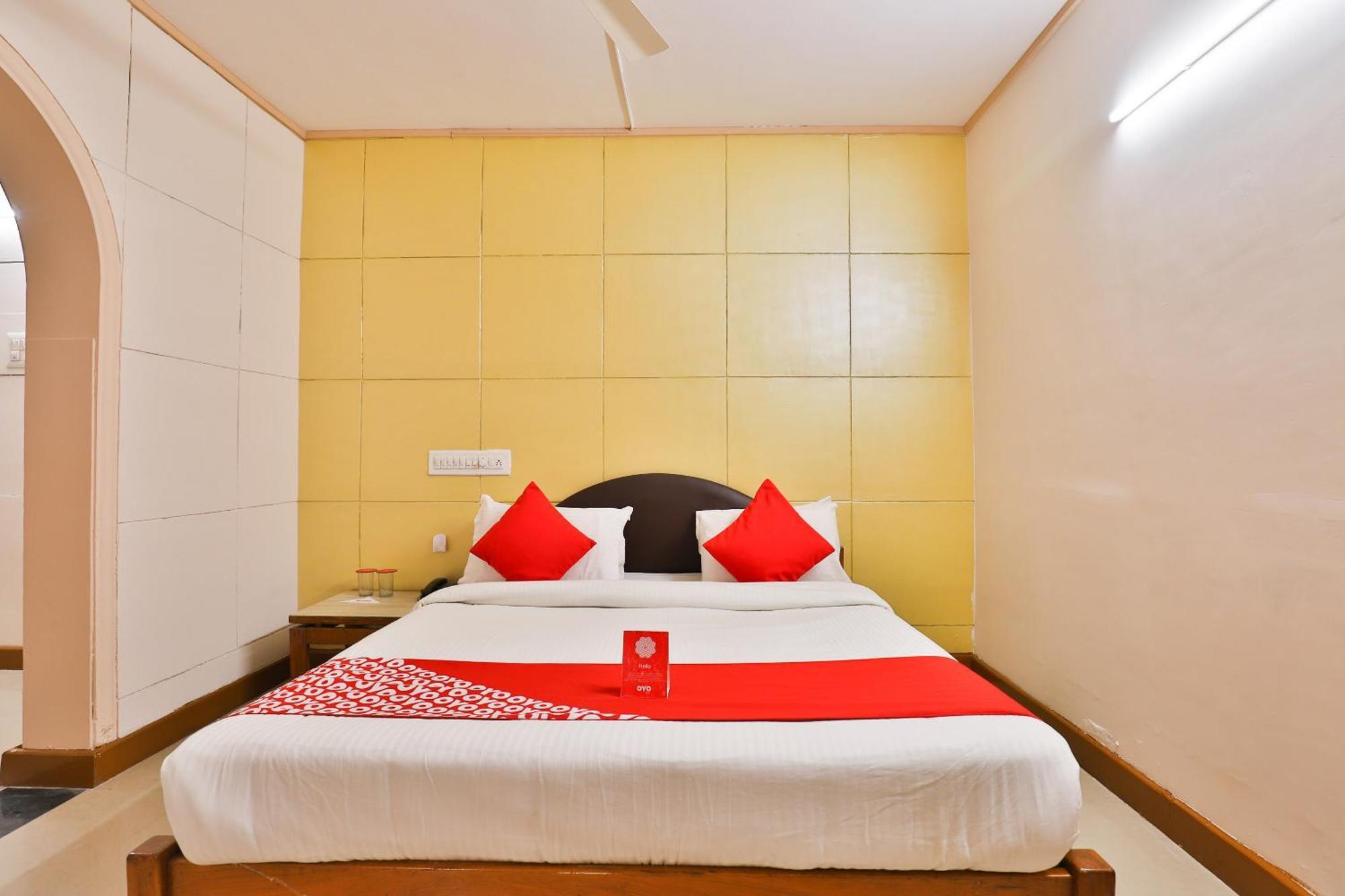 Hotel O Utsav Vadodara Esterno foto