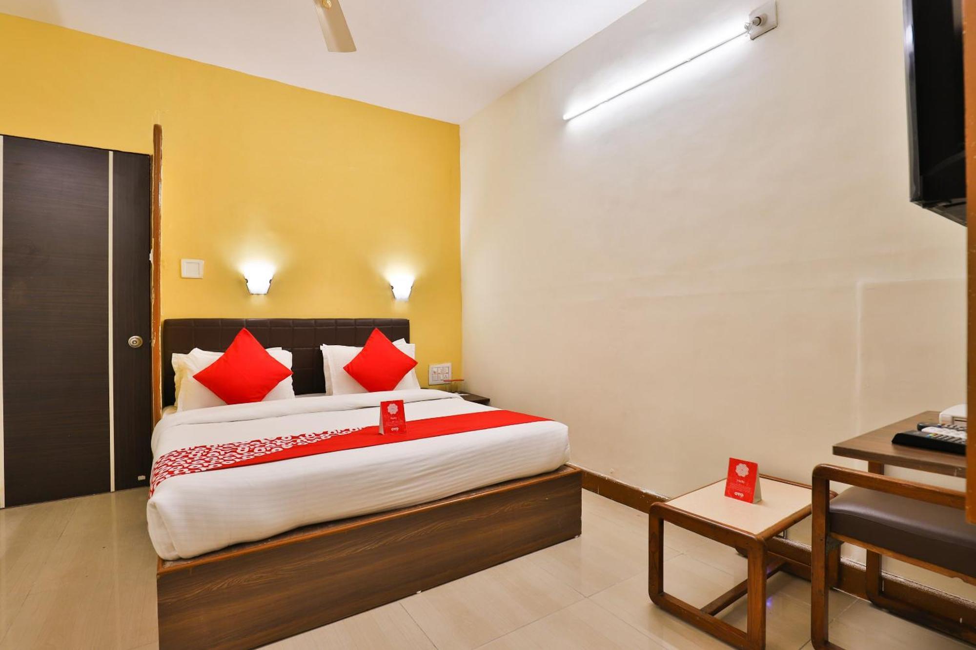 Hotel O Utsav Vadodara Esterno foto