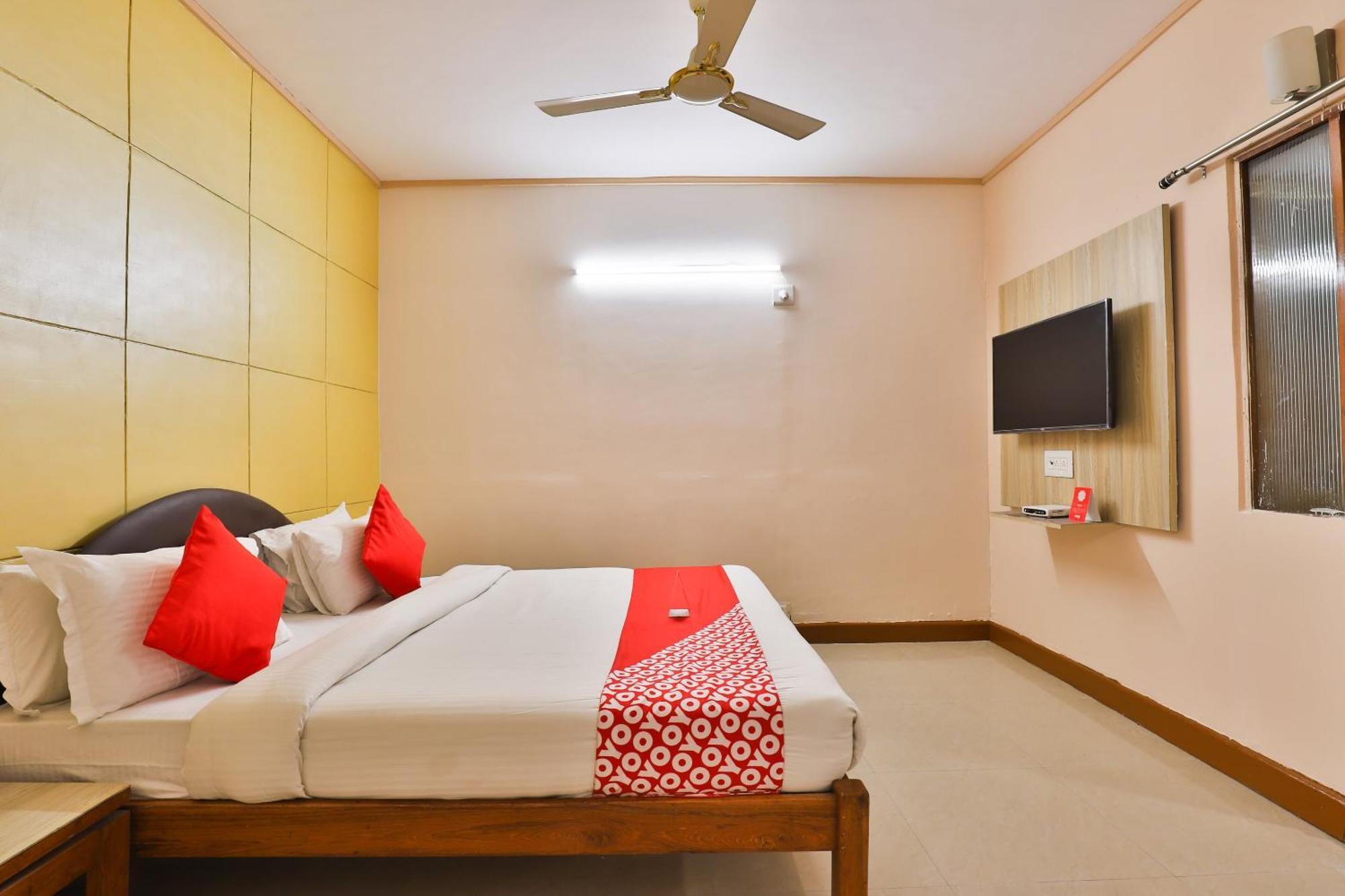 Hotel O Utsav Vadodara Esterno foto