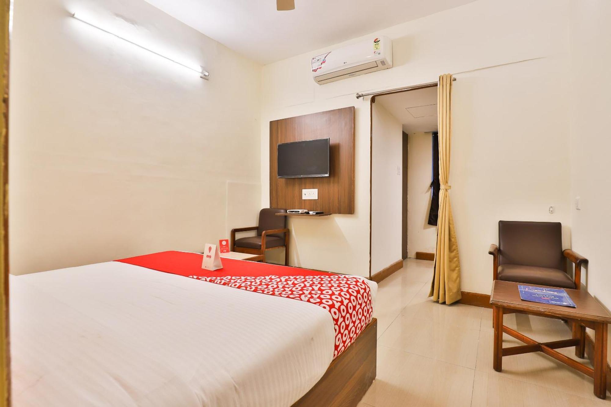 Hotel O Utsav Vadodara Esterno foto